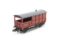 NR13DG GWR brake van in unlettered brown