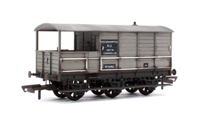OR76TOA004W Toad Brake Van BR 6 Wheel Wolverhampton 56962 - Weathered