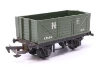 R10-22132 7 plank open wagon 22132 in NE livery