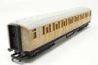 Gresley composite in LNER teak 22356 - split from set