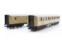 R1152Coaches Set of two Gresley coaches in LNER teak - separated from train set