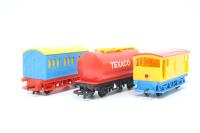 R139stationmaster Station master - 3 assorted wagons