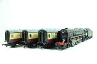 The Bristolian Train Pack with Britannia Class 4-6-2 70023 'Venus' in BR Green with 3 x Mk1 Coaches