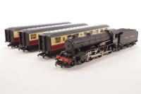 Train Pack including Class B17/4 4-6-0 'Liverpool' E1664 in BR Black & 3 Crimson/Cream Coaches - Kays special edition