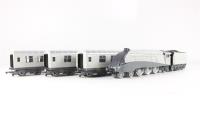 Silver Jubilee trainpack with A4 4-6-2 "Silver King" and 3 coaches