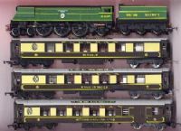 "Thanet Belle" Train pack with streamlined BB class "Biggin Hill" BR green and 3 pullman coaches
