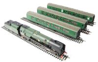 'The Royal Wessex' train pack with Merchant Navy in BR green & 3 BR Mk1 coaches in SR green