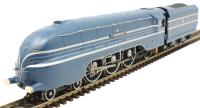 Class 8P Streamlined Coronation 4-6-2 6220 'Coronation' in LMS coronation blue