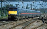 Mk4 TSO standard open in GNER livery - running number TBC 'Coach B' - Sold out on pre-order