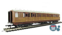 Gresley 61ft 6in Corridor 3rd Class Coach in LNER teak