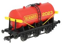 6-wheel tank wagon in Hornby 2023 red