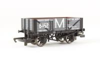 4 plank wagon in Ministry of Munitions livery 8452