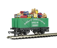 7-plank open wagon with gift load - Merry Christmas 2010