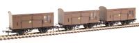 Pack of three GWR horse boxes in GWR brown