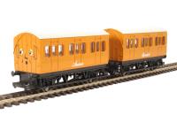R9293 Thomas and Friends - Annie and Clarabel coaches