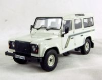 VA09709 Land Rover Defender - Chawton white/County