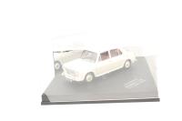 VCC99018 Morris 1100 1962 in ivory white