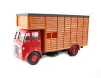 BX-11 Leyland Beaver horsebox with red cab