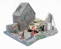US61001 Set 1 US M4A3 Sherman, 741st Tank Battalion, three GI figures and diorama base "D-Day Surrender"
