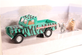 'Daktari' Land Rover with Clarence the lion and Judy the chimp figures