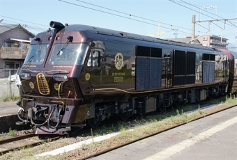 Seven Stars in Kyushu Cruise Train - 8 Car Powered Set