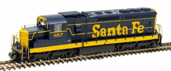SD24 EMD 957 with low nose of the Santa Fe - digital sound fitted