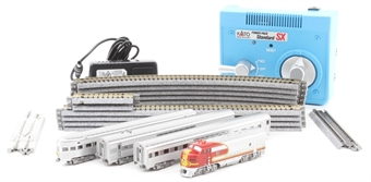 Santa Fe Super Chief Starter Set, with Santa Fe F7A locomotive and three passenger cars (US plug)
