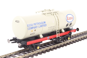 4-wheel A tank 4021 in Esso grey with Esso Petroleum lettering
