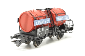 Wagon with 2 wine barrels of the SNCF