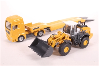 Low loader with Four Wheel Loader