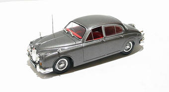 Jaguar Mk2 in opalescent gunmetal