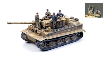 Pz.Kpfw VI Tiger I Ausf E SdKfz 181 late production with 8 figures. 