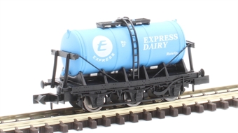 6-wheel milk tanker "Express Dairy E" - 37