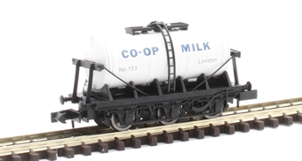 6-wheel milk tanker "Co-Op London" - 133
