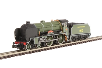 Class V 'Schools' 4-4-0 910 "Merchant Taylors" in Southern Railway olive green