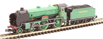 Class V 'Schools' 4-4-0 927 "Clifton" in SR malachite green - Digital fitted