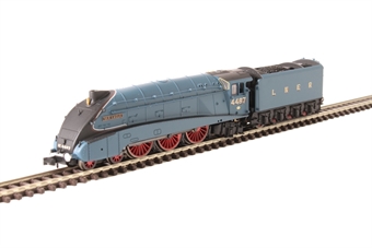 Class A4 4-6-2 4487 "Sea Eagle" in LNER garter blue with valances