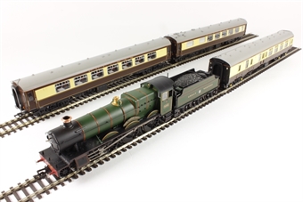 The Shakespeare Express Train Pack with Hall Class 4965 "Rood Ashton Hall" in Great Western green, 2 x Pullman cars in umber & cream, BR Mk1 BSK coach in chocolate & cream & Stratford-Upon-Avon Open-top bus