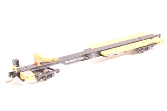 TOFC Front Runner flat car of the TTX Company - yellow, black and orange 140117