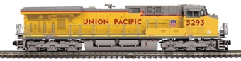 ES44AC GE 5323 of the Union Pacific