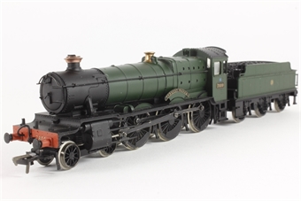 Manor Class 4-6-0 7800 'Torquay Manor' in GWR Green Livery with Shirtbutton Emblem