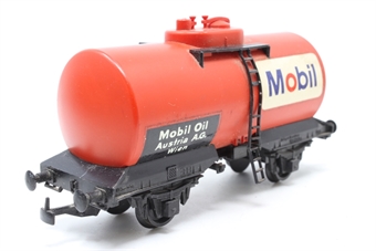 Tank wagon of the +ûBB in Mobil red 503 039