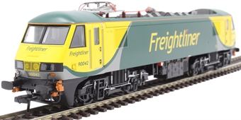 Class 90 90042 in Freightliner Powerhaul livery