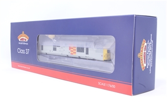 Class 37/0 37104 in Railfreight triple grey