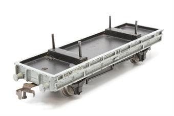 Double bolster wagon in BR grey B920022