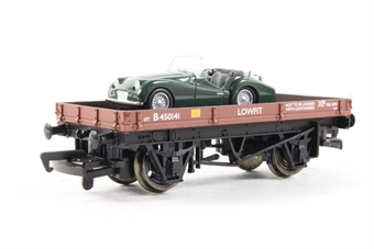 1 Plank Lowfit Wagon B450141 in BR Brown Livery with Triumph TR3 car load