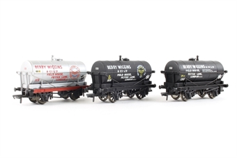 3 pack 'Tank Traffic Classic - Berry Wiggins 14 Ton Tank Wagons with Small Filler Caps 119-109-150