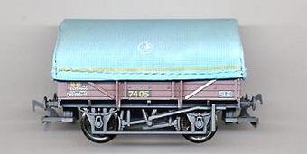 5-plank china clay wagon with hood B743156 in BR bauxite (weathered)