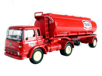 Bedford TK Artic and Tanker trailer in "Texaco" livery