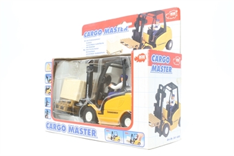 Cargo master, forklift and load